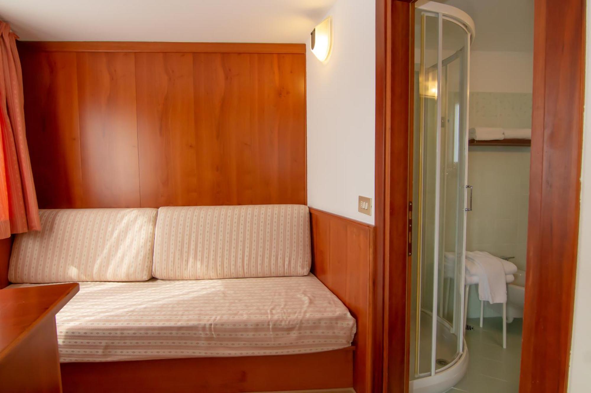 Hotel Miralago Bossico Quarto foto